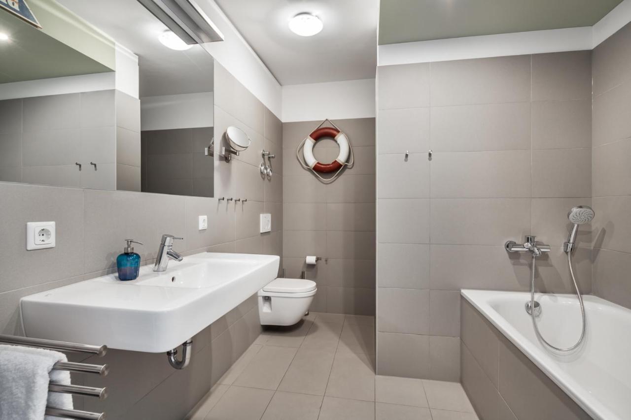Apartmenthaus Hafenspitze Ap 5 - "Am Yachthafen 5" - Blickrichtung Offenes Meerstrandpromenade Eckernforde Bagian luar foto